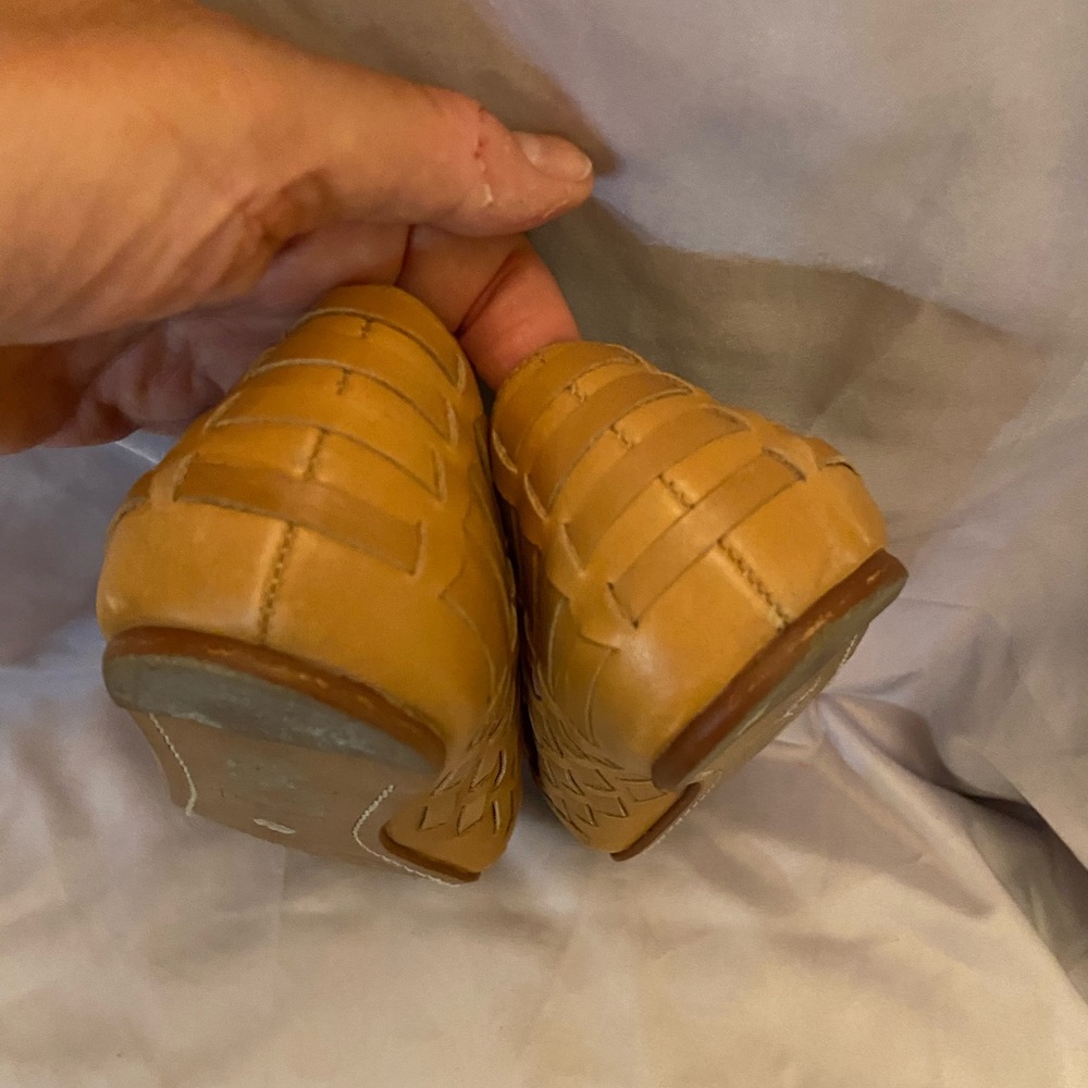 Dolce Vita Leather Tan Loafer with Bronze tip size 8M - Picture 10 of 16